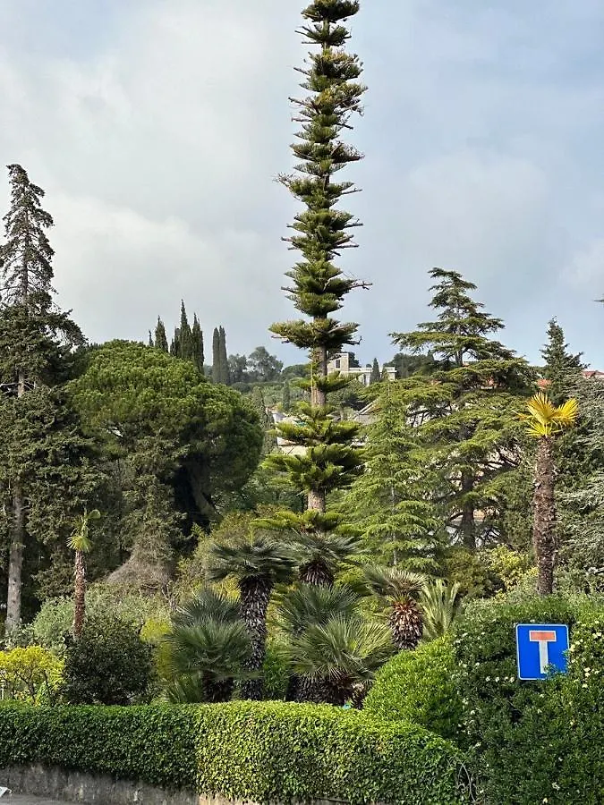 Un Diamante In Bordighera 0*,